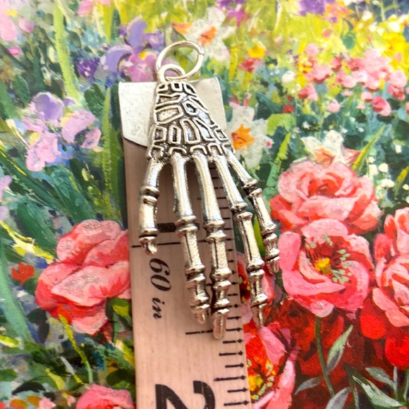 5/$10❤️❤️❤️NEW TIBETAN SILVER SKELETON HAND CHARM PENDANT - Picture 2 of 2